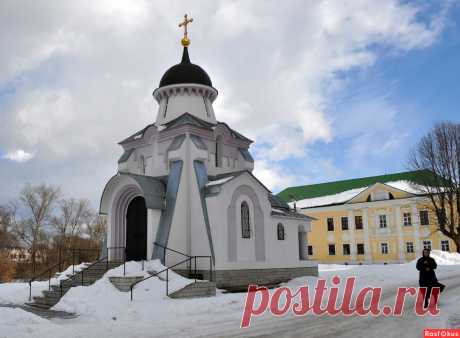 Фото: Возле женского монастыря. Николай Попов. Город - Фото и фотограф на Расфокусе.