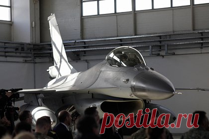 Военный аналитик усомнился в пилотировании переданных Киеву F-16 украинскими военными