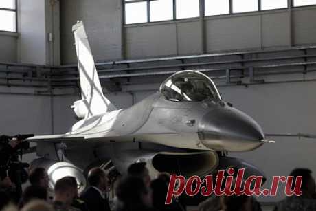 Военный аналитик усомнился в пилотировании переданных Киеву F-16 украинскими военными