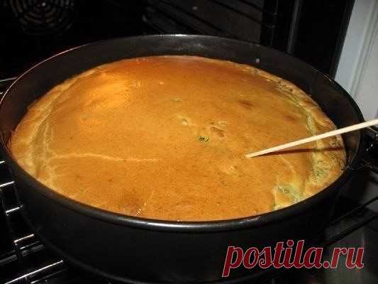 Супер нежный пирог с капустой и мясом

Ингредиенты:
капуста свежая- половинка маленького кочанчика
350 - 400 грамм фарша говяжьего ( можно и куринного ) какой нравится
соль приправы по вкусу
зелень свежая
1 стакан кефира
1 стакан майонеза
3 яйца
1 чайная ложка соды или пакетик разрыхлителя
8 столовых ложек муки (с горкой)
масло для смазки формы растительное
половинка белка взбитого для смазки пирога готового ( можно и не делать и так вкусно и красиво )

Приготовление:
1.Ме...