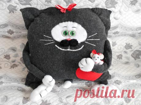 Подушка на диван