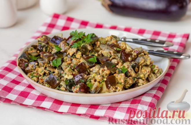 Рецепт: Баклажаны как грибы, жаренные с яйцами, луком и чесноком на RussianFood.com