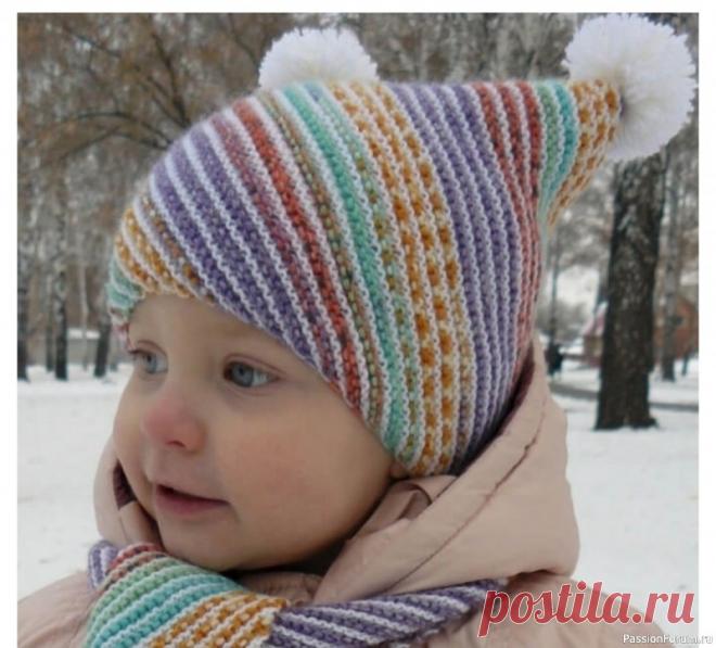 Детская шапочка спицами. Описание | Вязание спицами аксессуаров Размер: на возраст 2 года. *Обхват головы: 46 см.Для вязания потребуется:пряжа Opal Solids,100 г на 425 м, молочного цвета – 100 г;пряжа Opal Regenvald 6-Ply, 150 г на 420 м – 60 г;спицы №2,5.Плотность: на платочной глади сп. №2,5 26 п. на 15 р. равны 10 см на 10 см.Основной узорПлаточная...