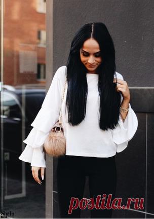 Белая модная блуза с воланами Галерея Стилей