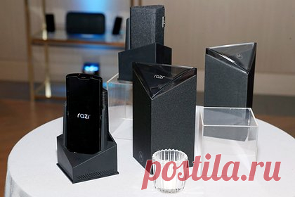 Рассекречены новые раскладушки от Motorola. Под брендом Motorola запланировали выпустить две новые раскладушки. Согласно рассекреченным данным, новые устройства выйдут под маркой Razr. Телефоны фигурируют под кодовыми названиями Juno и Venus. Радикально смартфоны не будут отличаться от актуальной раскладушки Motorola Razr, вышедшей в августе.