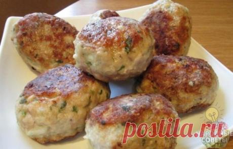 Котлеты из рыбки
Одна банка сардин, 2 яйца, 3 луковицы, 7 столовых ложек манки, 0,5 чайной ложки соды( погасить).
Сардины размять вилкой, добавить яйца, мелко порезанный лук, манку ( можно заменить овсяными хлопьями),соду, все перемешать. Сформировать котлетки, жарить до румяной корочки, не солить, потому что консерва соленая, можно добавить специи по вкусу.