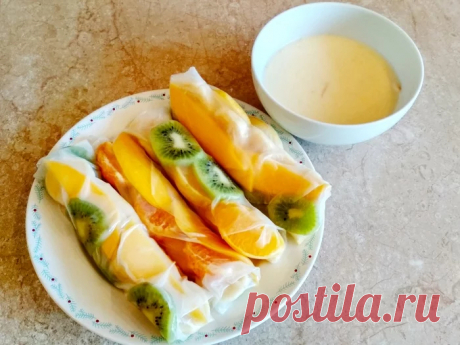Роллы - Вкусно с Любовью - медиаплатформа МирТесен Фруктовые спринг-роллы Это не те роллы, которые делают в псевдо японских харчевнях типа "Подсуши весла" или которые привозит доставка.Спринг-роллы - это своеобразные рисовые блинчики с завернутой в них начинкой. Неизменным ингредиентом любого спринг-ролла является рисовая бумага. Ее делают из...