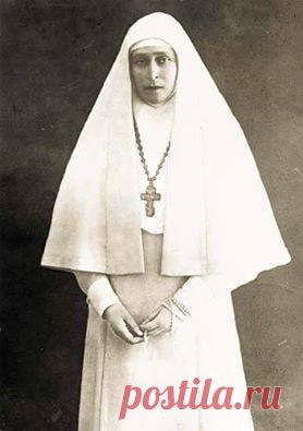 Facebook
Елизавету Романову называли первой красавицей Европы, она была внучкой английской королевы и стала русской святой. Овдовев Элла, как к ней обращались близкие, отказалась от богатств и устроила в Москве бесплатную больницу для бедных. Елизавета Фёдоровна спала по 4 часа в сутки на скамье без матраса, ухаживала за самыми трудными пациентами. В Москве за помощь бедным, больным, бездомным Елизавету Фёдоровну стали называть Великой Матушкой. О жизни княгини - в материале Марии Поздняковой: