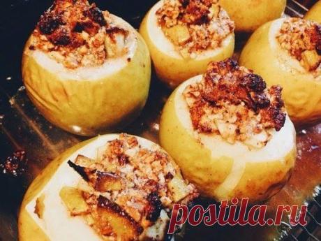 Яблоки печеные с грецкими орехами и медом.Пальчики оближешь! Вкуснотища необыкновенная! Все секреты приготовления! только в нашем официальном источникe по ссылке: ►►►  io.ua/www.php?w=https://exchefpovarok.blogspot.com/2015/04/blog-post_9.html .Приятного аппетитa, надеюсь, вам понравится!