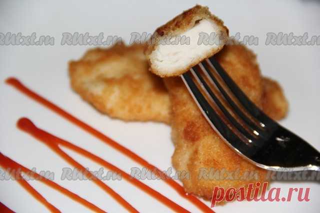 Куриные наггетсы в домашних условиях

Куриные наггетсы в домашних условиях приготовить очень просто. Мои дети очень любят наггетсы и поэтому я частенько их готовлю. С удовольствием делюсь рецептом, надеюсь, что понравится. 
Для приготовления куриных наггетсов нам потребуется: 
4 куриных грудки; 
100 мл молока; 
2 яйца; 
0,5 стакана муки; 
1 стакан панировочных сухарей; 
соль, специи - по вкусу; 
растительное масло для фритюра. 

Филе грудки нарезать на порционные кусочки. ...