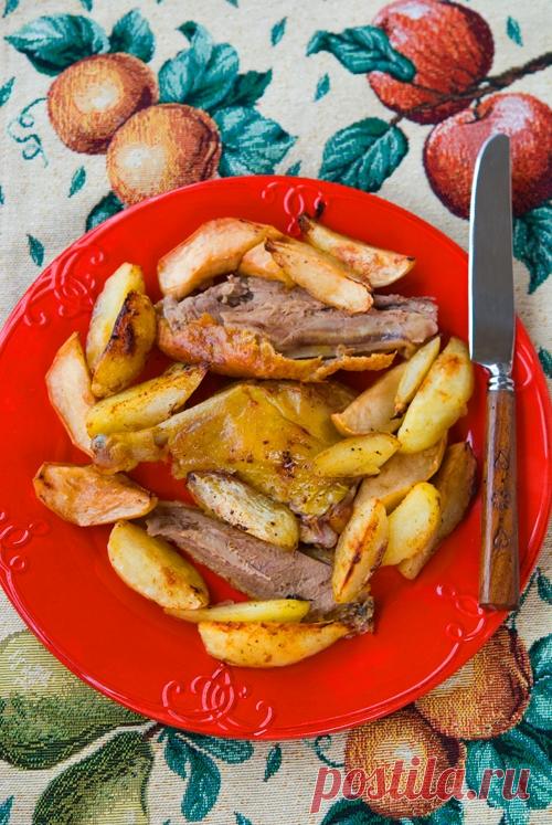 Моя утка, запеченная с яблоками и картофелем/Anatra con le mele e patate al modo mio | Элла Мартино Рецепты Кулинарные туры Итальянская кухня