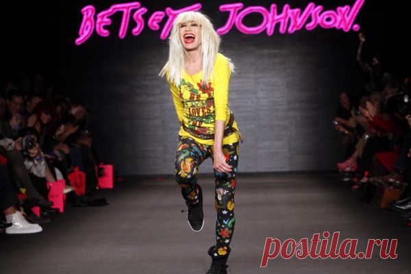Betsey Johnson — история создания бренда История популярного бренда Betsey Johnson, основанного дизайнером женской одежды Бетси Джонсон на волне победоносного шествия сексуальной революции и всеобщего раскрепощения
