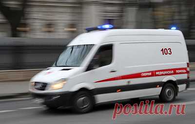 Женщина, спасшаяся с затонувшего в Белом море судна, умерла от переохлаждения. Три человека пропали без вести Всего на борту находились 12 человек, в том числе двое детей. По данным телеканала 