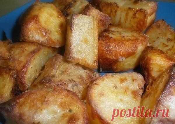 Картошка, запеченная в духовке - такая, как хотелось, но долго не получалось | Семья и дом
Ингредиенты:
картофель
растопленный куриный жир или подсолнечное масло
мука
соль
смесь специй (орегано, сухой чеснок, паприка, но, в общем те, которые вы любите)