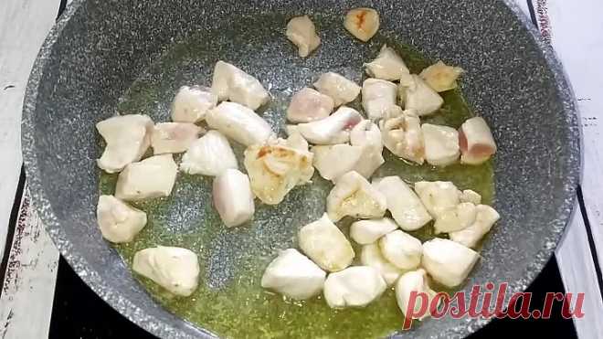 Макароны с грибами и курицей со сливками.