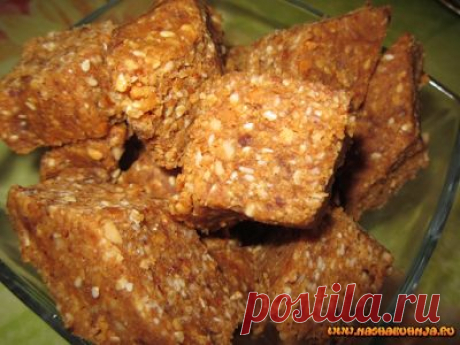 Арахисовая халва с кунжутом и финиками