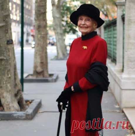 TАРО: Регина Бретт в свои 90 лет составила 45 уроков, которые преподала жизнь.