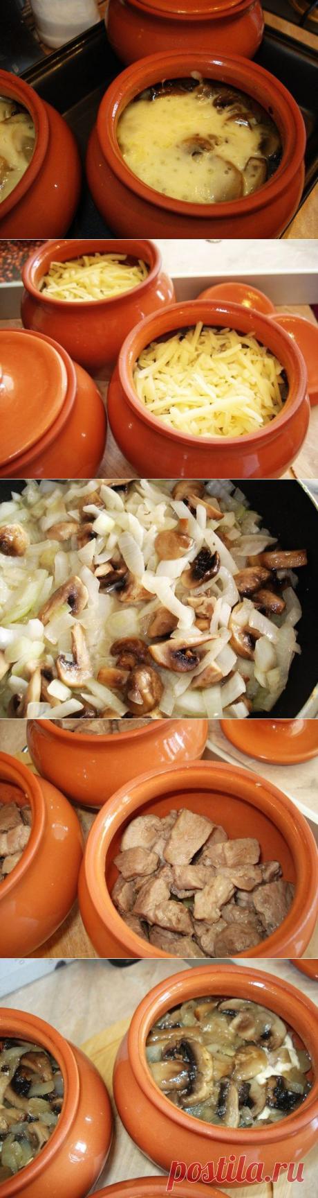 Мясо в горшочке с картофелем и сыром | Поваренный сайт