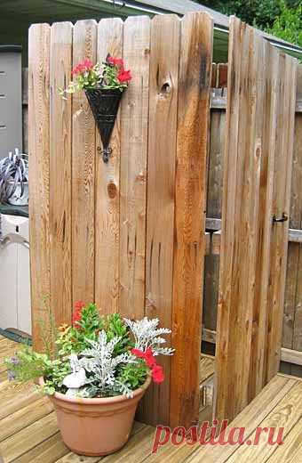 Ваш летний душ для дачи: всегда ли нужна душевая кабина?