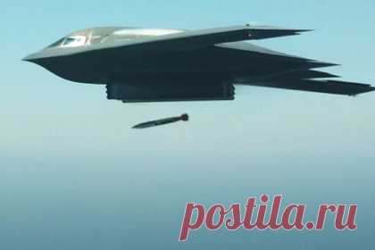 С бомбардировщика B-2 впервые успешно запустили «достающую до Сибири» ракету. Американский стратегический бомбардировщик B-2 Spirit впервые выпустил ракету AGM-158B JASSM-ER. Об этом со ссылкой на компанию Northrop Grumman сообщает издание The Drive. Испытания, проводимые в рамках усилий по модернизации самолета, состоялись в декабре 2021 года, однако об этом стало известно только сейчас.