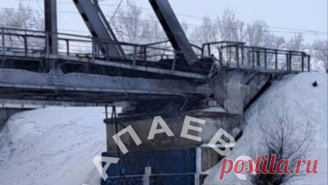 РЖД рассказали о работе поездов после инцидента на ж/д мосту в Самарской области. Из-за подрыва опоры железнодорожного моста через реку Чапаевка в Самарской области движение поездов на перегоне Звезда - Чапаевск приостановлено. Об этом сообщили в пресс-службе РЖД. По данным компании, в инциденте никто не пострадал. ...