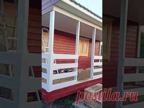 Покрасил домик из дерева