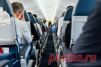 Участник СВО устроил пьяный дебош на борту самолета. Участник спецоперации устроил пьяный дебош в самолете. Россиянин летел в родной город на побывку. На борту военный, пребывая в состоянии алкогольного опьянения, стал оскорблять бортпроводников, используя ненормативную лексику. Стюарды вызвали полицию. Не снимать солдата с рейса призвали другие пассажиры.