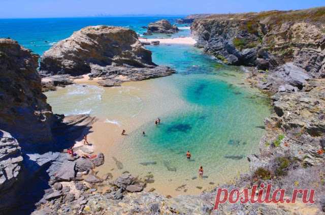 Portugal - Conheça o Mais Belo País da Europa : A costa Alentejana está na moda, e percebe-se porquê! Descubra as maravilhas da praia da Samoqueira....