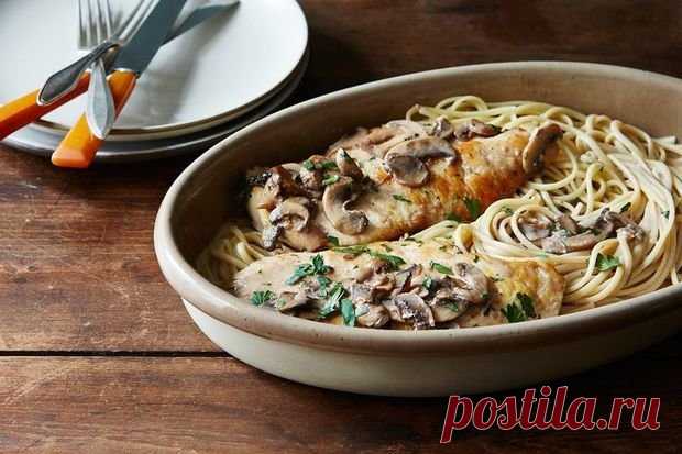 Курица по-сицилиански - KitchenMag.ru Сладострастное вино Марсала - не то, чтобы основной ингредиент, но решающий аккорд в симфонии вкусов простой с виду курочки а-ля Сицилия.