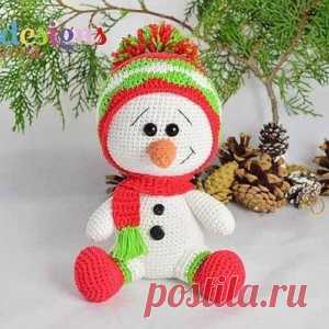 Очаровательный снеговик в модной шапке - МирТесен