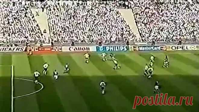 ЧМ-1998. Роберто Баджо (Италия) - мяч в ворота Австрии