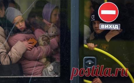 В Эстонии заявили о скором исчерпании средств на беженцев с Украины. На размещение прибывающих с Украины было выделено €1,3 млн и эти средства на исходе, сообщила министр социальных дел Эстонии. Об истощении ресурсов на эти цели ранее сообщили в Чехии, а также в Варшаве и Кракове