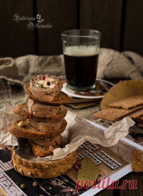 Ля паштет Рецепт паштета из куриной печени уже был , но в этот раз не обошлось без некоторых рецептурных видоизменений. Мелких, но на конечный результат влияющих. Печень, например, в этот раз я слегка обжарила на оливковом масле, кинзу не добавляла ввиду ее отсутствия (что на самом деле меня огорчило, ведь я…