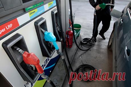 Иран обвинил иностранное государство в кибератаке на его бензоколонки. Иностранное государство организовало кибератаку на топливную систему Ирана, какая именно страна за этим стояла — пока говорить рано. Об этом сообщили государственные СМИ Ирана, передает агентство Reuters. Сообщается, что на бензоколонках страны образовались большие очереди.