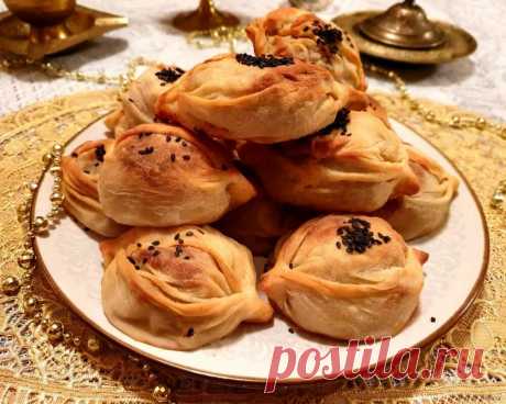 Приготовление вкусной самсы в домашних условиях Друзья, сегодня в номере один интересный рецепт самсы, которая делается не совсем обычным способом. Её точное название Турецкая самса «Птицы счастья». Подается