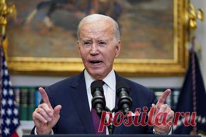 В Белом доме рассказали о манере Байдена срываться на подчиненных. Помощники президента США Джо Байдена избегают встреч с политиком наедине из-за его вспышек гнева и нецензурной лексики. По информации издания, некоторые чиновники берут коллег на встречу с Байденом в качестве щита на случай, если американский лидер будет вести себя агрессивно.