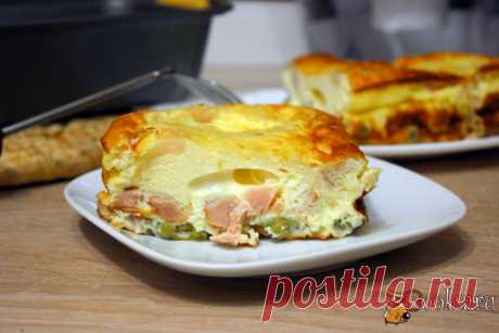 Омлет с копченым мясом и зеленым горошком