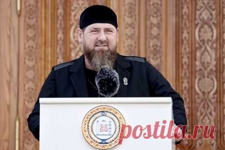Кадырова хотят обязать лично отвечать за траты денег из бюджета. Почему Минфин взялся за республики Кавказа?. Минфин хочет обязать губернаторов восьми регионов России лично отвечать за дефицит бюджета. Речь идет о главах Чечни, Ингушетии, Дагестана и Тувы, а также четырех новых территорий РФ — ДНР И ЛНР, Херсонской и Запорожской областей. Власти ужесточают требования к регионам из-за огромных федеральных дотаций.
