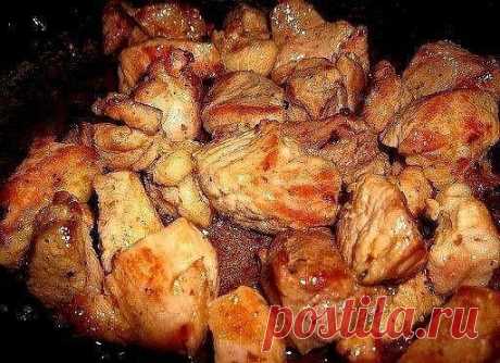 Мясо по-грузински в духовке...!!!
Давно известно, что грузинская кухня славится мясными блюдами, их разнообразием, тонким вкусом, отличными способами подготовки мяса к приготовлению, приправами и соусами. Простой рецепт, предложенный ниже, поможет приготовить в домашних условиях вкусное блюдо кавказской кухни без особых проблем.
Этот же способ маринования мяса подойдет и для шашлыков.
Для  приготовления мяса по-грузински подходит любое мясо: говядина, свинина,  баранина, кролик, птица и, конеч