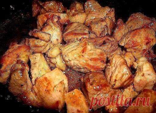 Мясо по-грузински в духовке...!!!
Давно известно, что грузинская кухня славится мясными блюдами, их разнообразием, тонким вкусом, отличными способами подготовки мяса к приготовлению, приправами и соусами. Простой рецепт, предложенный ниже, поможет приготовить в домашних условиях вкусное блюдо кавказской кухни без особых проблем.
Этот же способ маринования мяса подойдет и для шашлыков.
Для  приготовления мяса по-грузински подходит любое мясо: говядина, свинина,  баранина, кролик, птица и, конеч