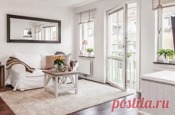 Небольшая и уютная квартира. Несмотря на небольшой размер, квартира совершенно не выглядит загромождённым мебелью или вещами.