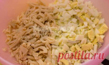Салат из консервированных кальмаров с яйцами и рисом - рецепт с пошаговыми фото | Все Блюда
