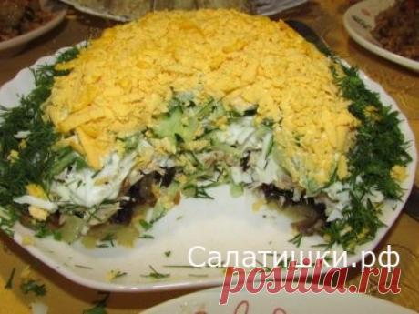 РЕЦЕПТ СЛОЁНОГО САЛАТА С КУРИЦЕЙ , ШАМПИНЬОНАМИ , ОГУРЦАМИ И ЧЕРНОСЛИВОМ » Рецепты вкусных салатов