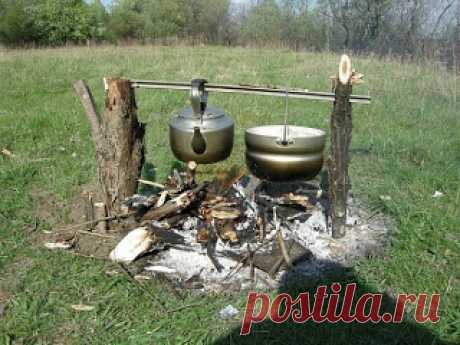 НЕКОТОРЫЕ ХИТРОСТИ ПОХОДНОЙ КУХНИ 



Картофель следует варить в подсоленной воде. 


Мясо для супа начинают варить в холодной воде, и лишь потом добавляют овощи и др. 

Рыбу в супе варят до готовности, а затем вынимают, чтобы она не …
