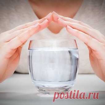 Оберег против разорения и п...- блог пользователя Иля Чернова Оберег против разорения и потерь, от злого сглаза завистников и врагов: Чтобы обезопасить себя от завистливого сглаза, неприятностей, убытков, и разорения, прочитайте три раза подряд защитный оберег над водой и обрызгайте ею свой дом, вещи, помещение, в котором работаете. (Этой же водой можно...