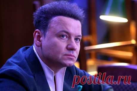 Популярный ведущий рассказал о ссоре с Кудрявцевой из-за «похабного» шоу. Известный российский актер и телеведущий Александр Олешко вспомнил о неприятном случае с ведущей Лерой Кудрявцевой, которая поучаствовала в интернет-шоу Comment Out и оставила в его соцсети грубый комментарий. Олешко признался, что произошедшее шокировало его, и раскритиковал шоу.