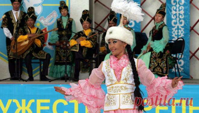 Kazakhstan и Kirgiziya: зачем страны СНГ переводят письменность на латиницу — РТ на русском