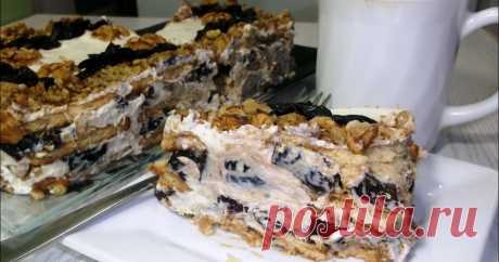 Быстрый и несложный! Торт без выпечки с черносливом и орехами       Такой торт получается достаточно пропитанным, в меру сладким, а чернослив со сметаной, создадут очень интересный вкус.   Для приготовл...