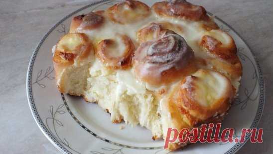 Вкусная творожная плетенка!
Ингредиенты
Пшеничная мука 500 г
Молоко 250 мл
Сливочное масло 100 г
Сахар 6 ст. л.
Дрожжи 30 г
Соль 1 щеп.
Творог 500 г
Яйцо 1 шт.
Приготовление
Дрожжи и 2 ст. л. сахара залейте теплым молоком и оставьте на 25 минут. Добавьте просеянную муку, размягченное сливочное масло и щепотку соли. Замесите тесто.Разделите тесто пополам (для двух пирогов) и раскатайте каждый кусок толщиной 2 см.Творог перетрите с оставшимся сахаром и яйцом.Выложите творожную начинку на тесто, по