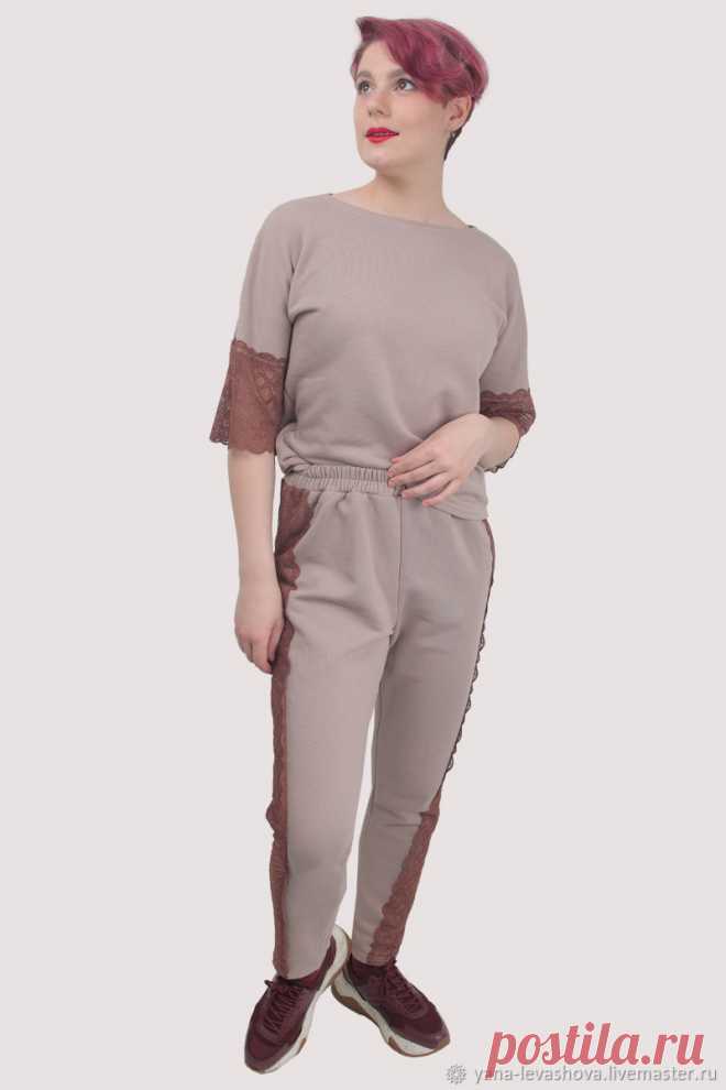 Костюм спортивный повседневный бежевый с кружевом и лампасами – заказать на Ярмарке Мастеров – LQ4MIRU | Костюмы, Москва